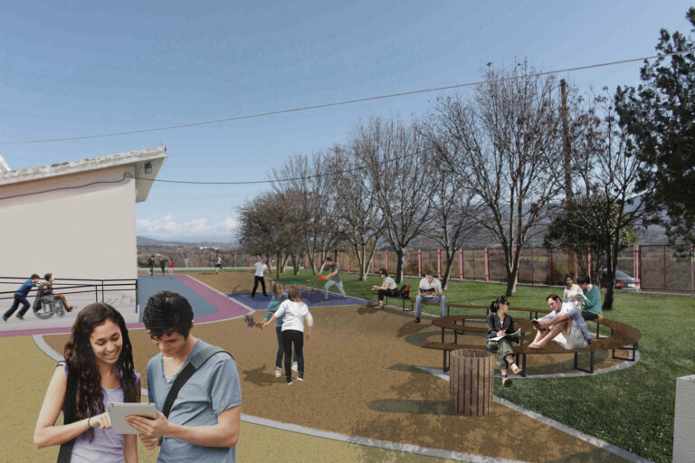 Άποψη της σχολικής αυλής που δείχνει το μεγάλο ξύλινο παγκάκι και τον χώρο για το ping pong