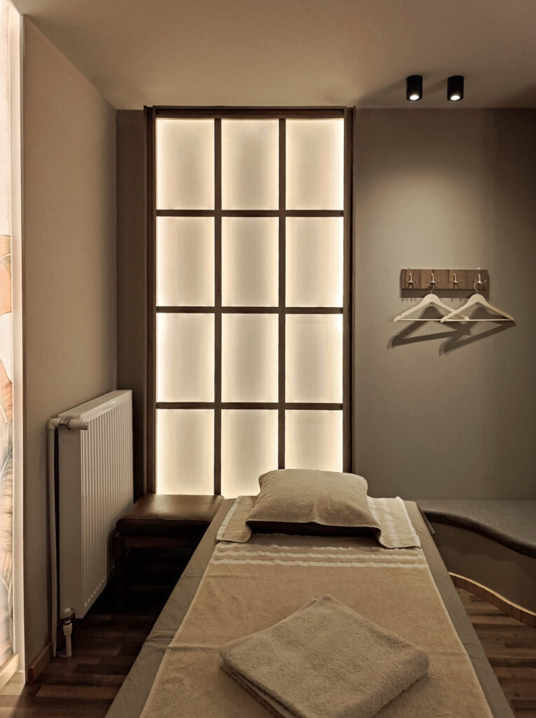 Φωτογραφία εσωτερικά του χώρου μασάζ του κέντρου ευεξίας Nature Thai Massage.